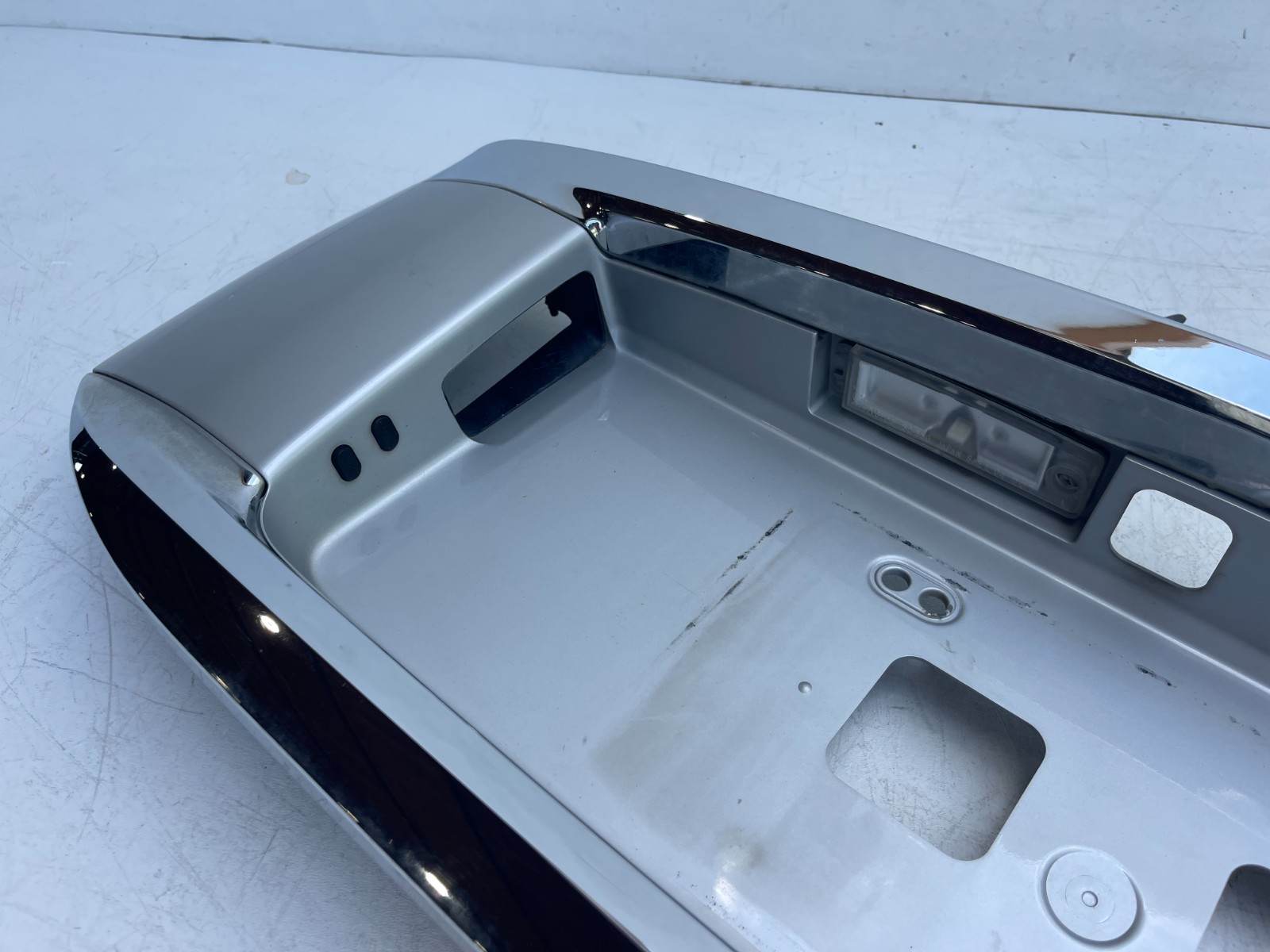 2010-2013 LEXUS GX460 TRUNK LIFTGATE LICENSE PLATE SURROUND TRIM SILVER 1G1 OEM