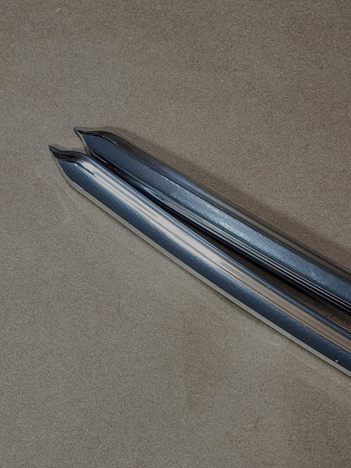 Vintage Style 5/8″ GUNMETAL & Chrome Side Body Molding Pointed Ends 25-530-53