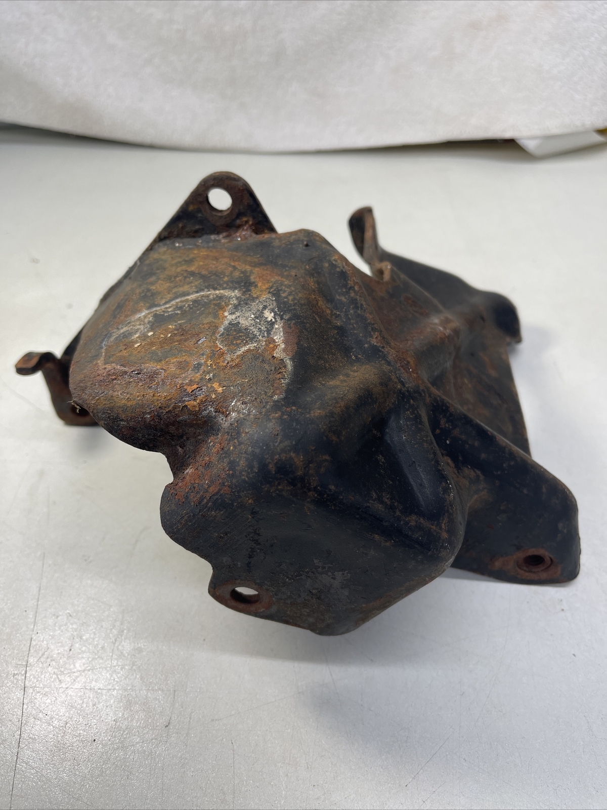 1969 Buick Riviera Front Engine Bracket Alternator AC￼ f2