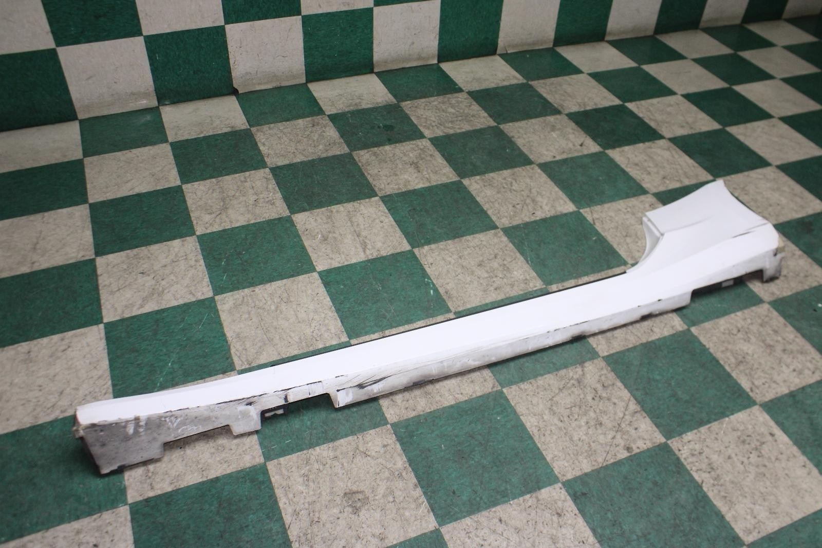 ⚠️NOTE⚠️ 16-24 Camaro Summit White Left LH Side Skirt Rocker Molding OE Panel OE