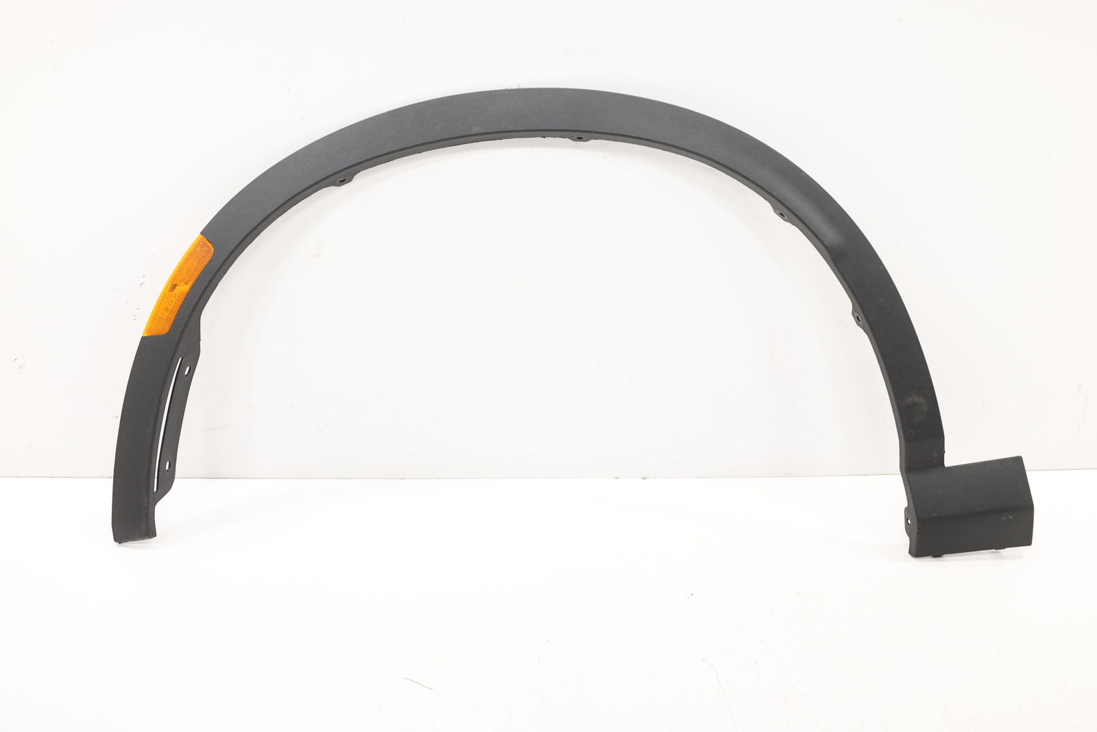 2023 – 2025 VINFAST VF 8 FRONT LEFT WHEEL ARCH FLARE MOLDING OEM BEX30006553