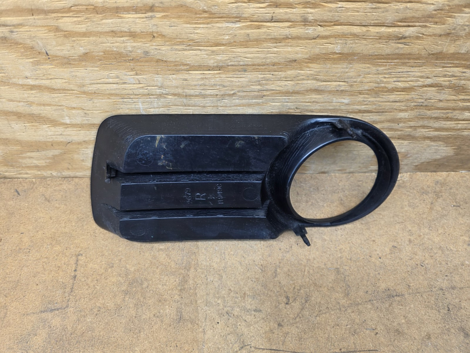 2002 2003 2004 2005 Ford Explorer Right Fog Light Bezel 1L24-17K946-BDW OEM