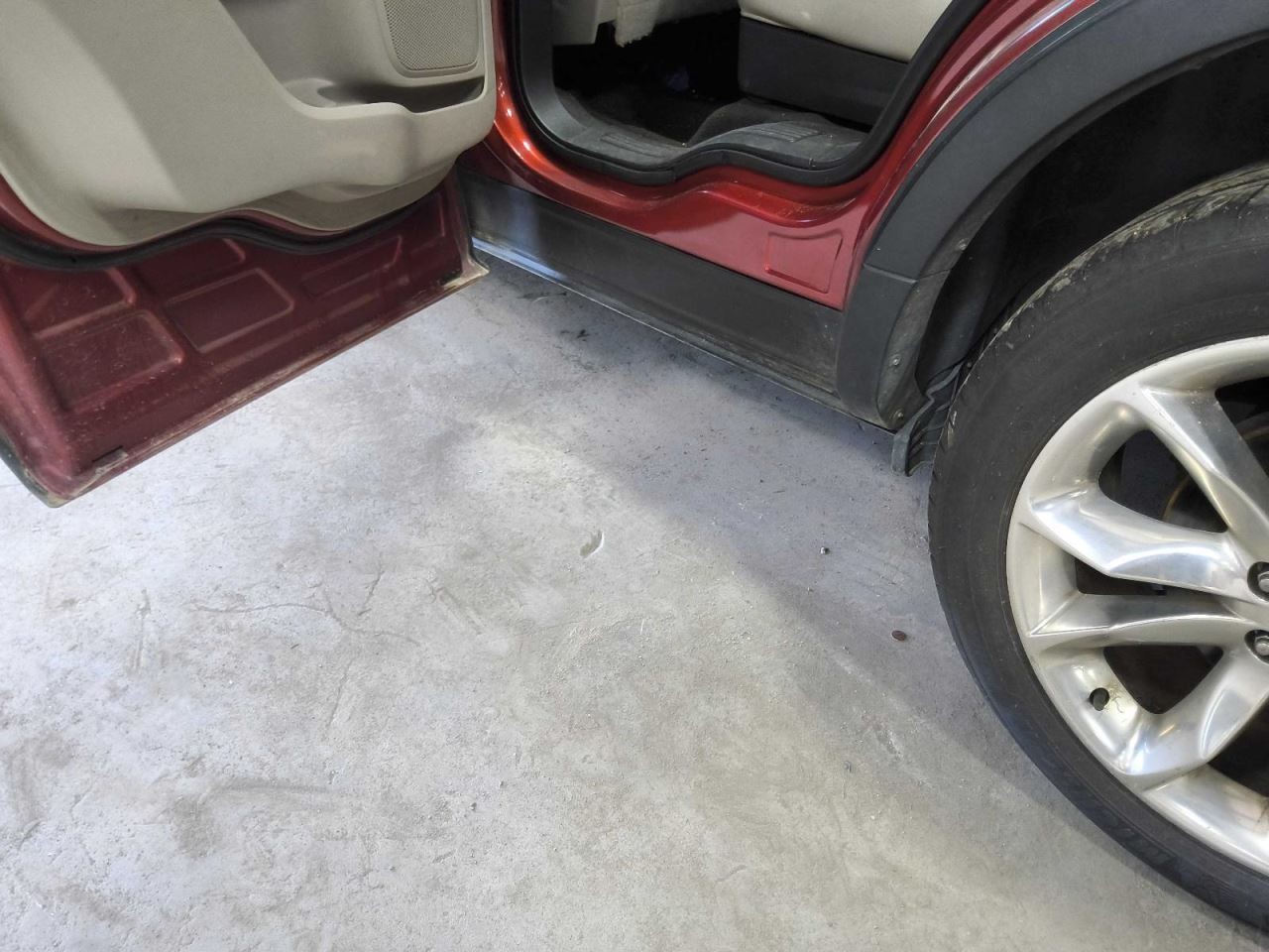 Driver Side EXPLORER 2013 Rocker Panel Moulding 623576
