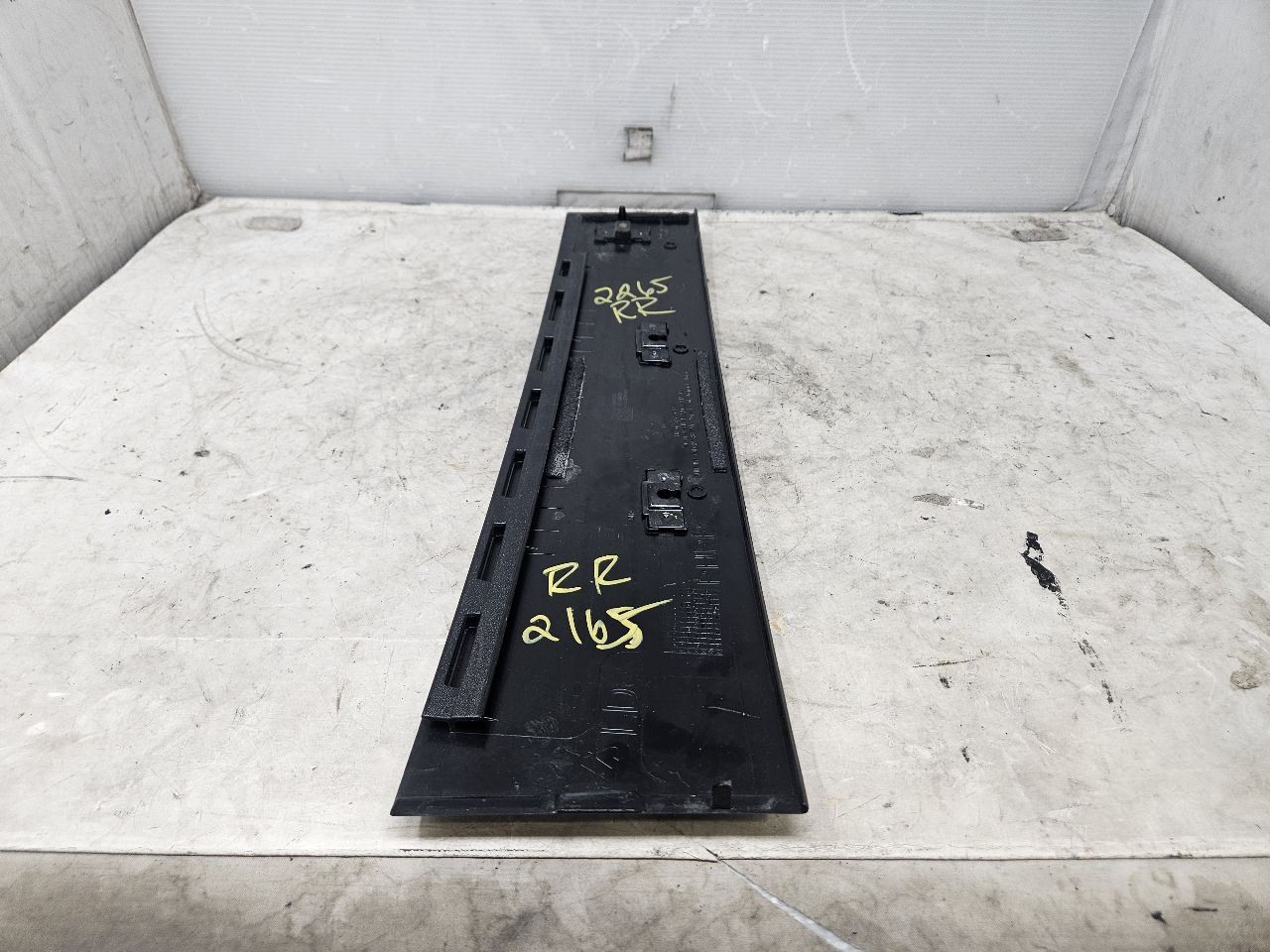 2024 SIERRA RH PASSENGER REAR DOOR APPLIQUE TRIM 84945509 24