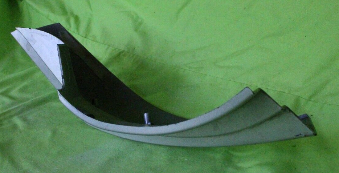 Nissan Maxima Rear RH Tail Light Upper Molding 949600-XX