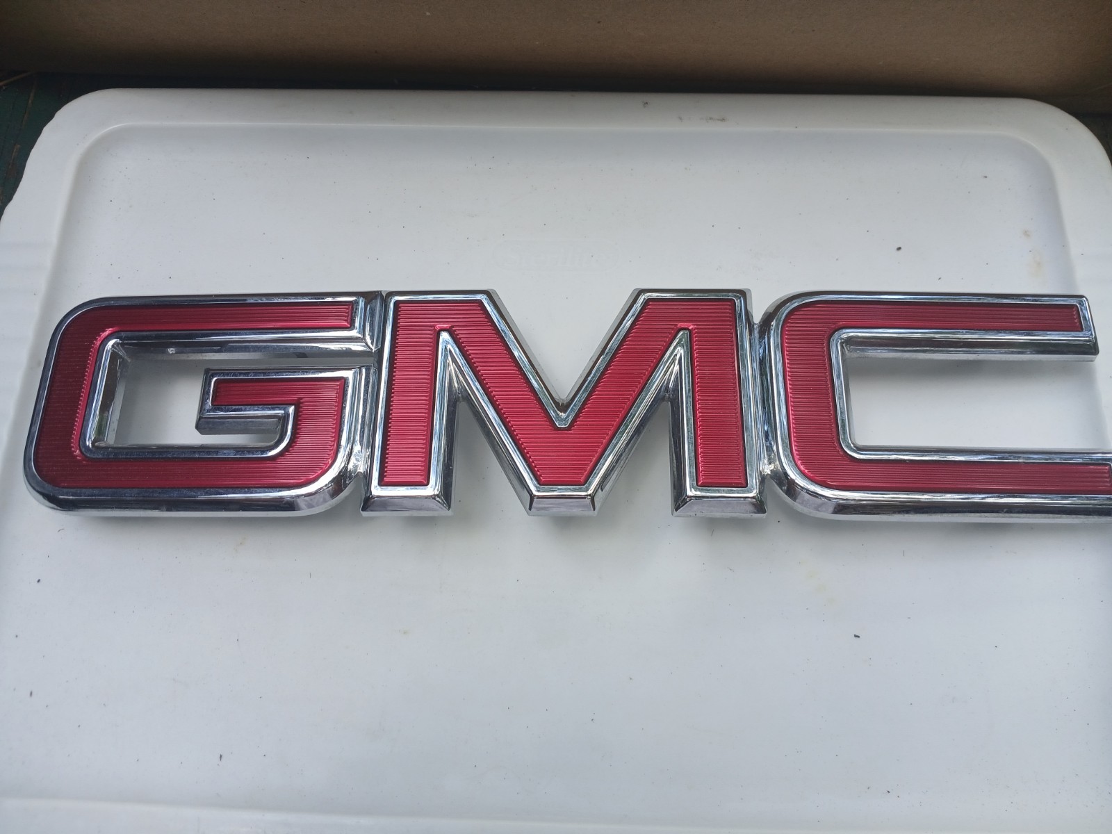 GMC Terrain Acadia front grille red Nameplate Emblem Badge new OEM 23456058