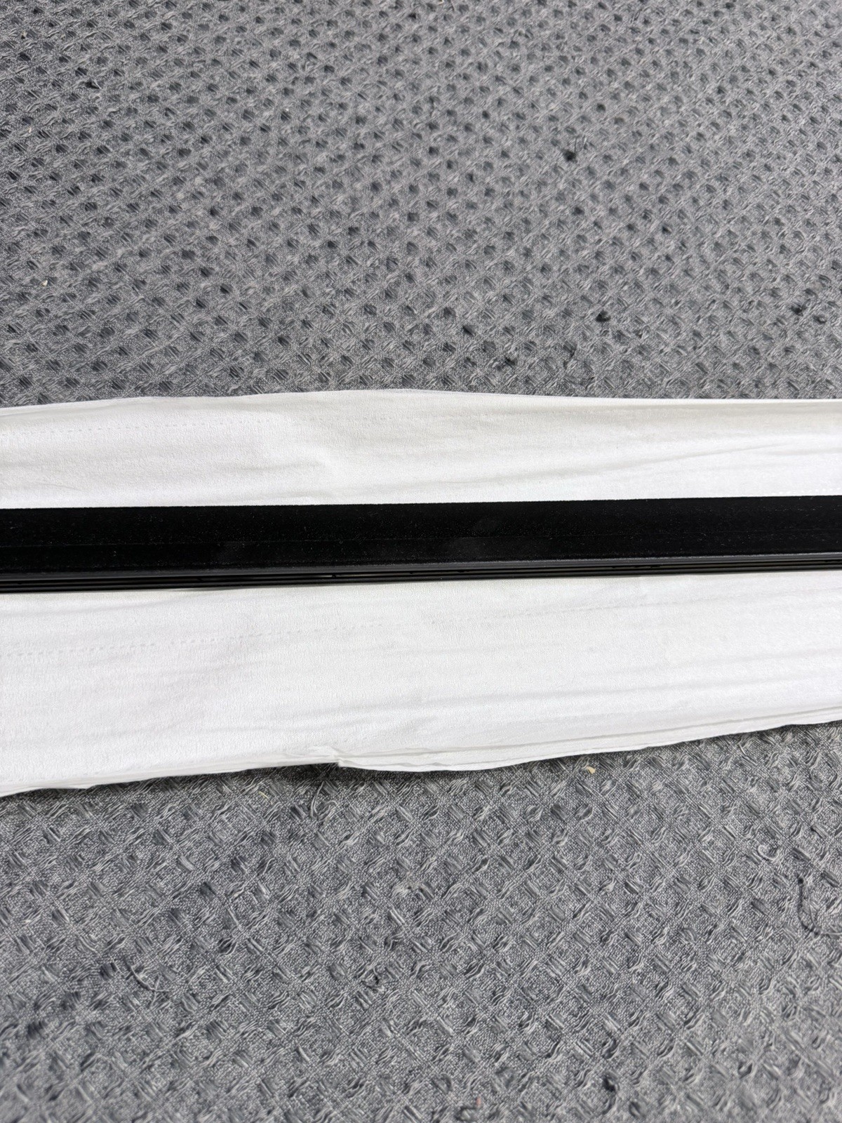 2011 – 2020 INFINITI QX80 QX56 FRONT RIGHT SIDE DOOR WINDOW BELT MOLDING OEM NEW