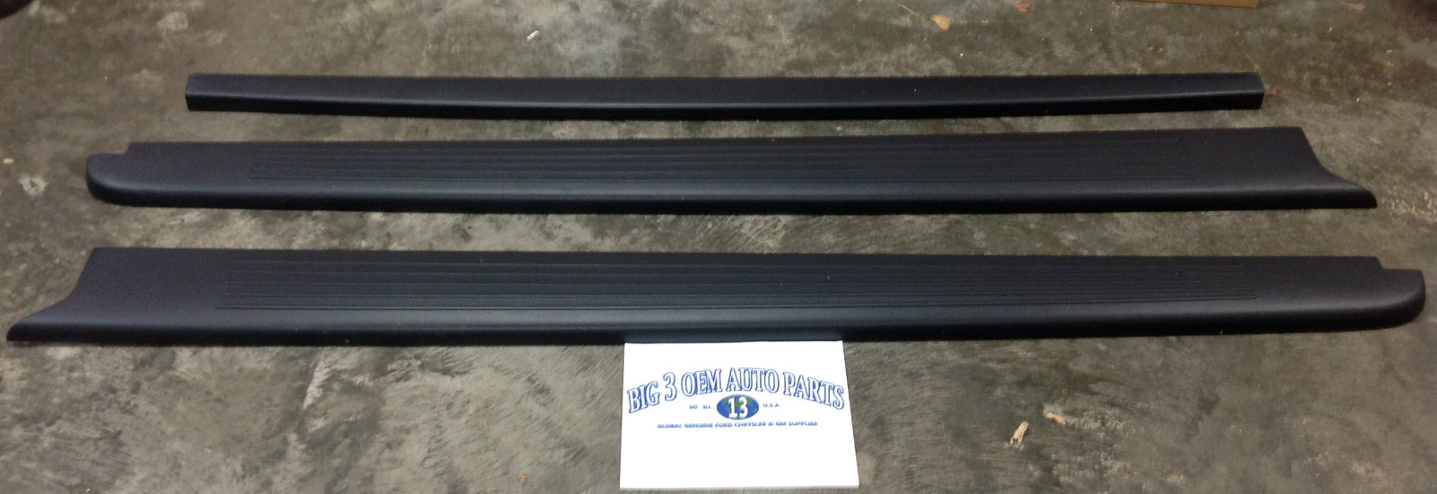 2004-2005 Ford F-150 Style Side 5.5′ RH & LH Bed Rail & Tailgate Cap molding kit