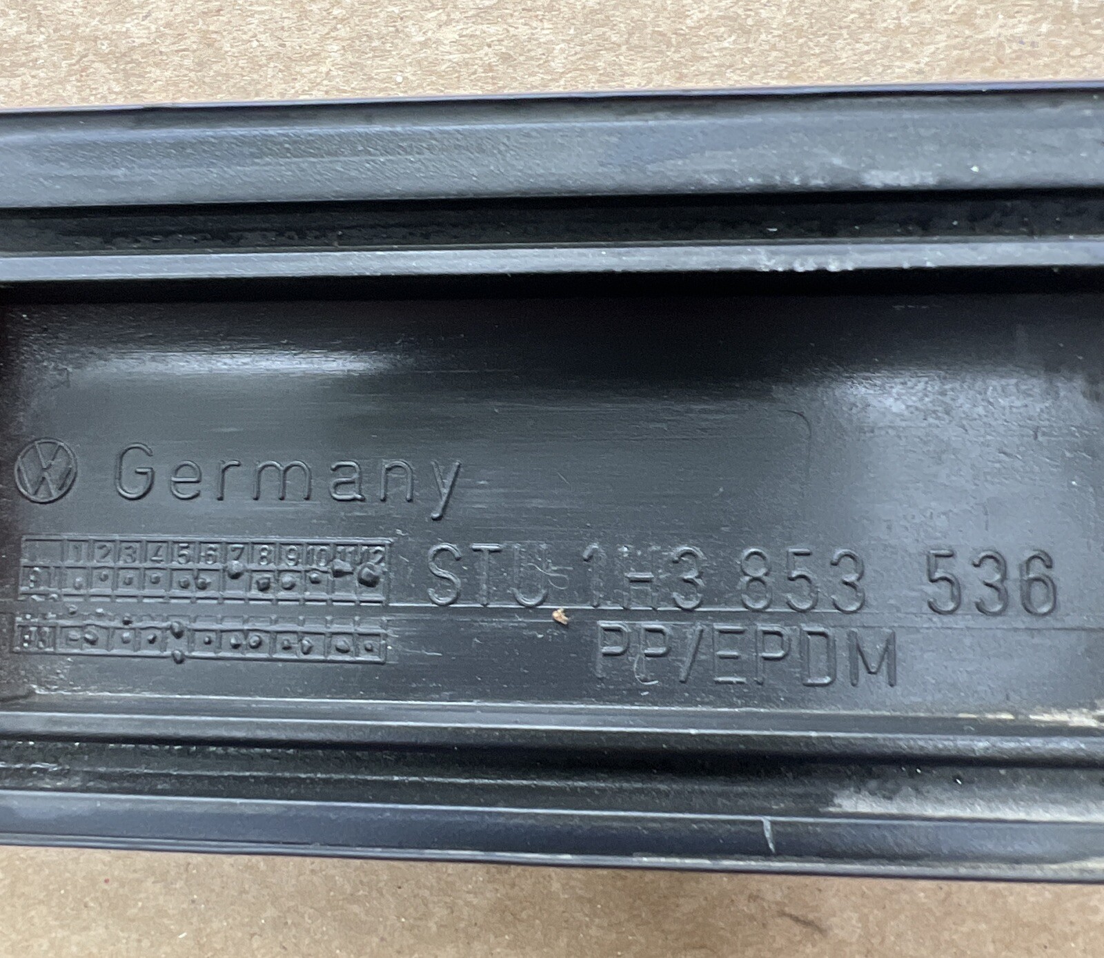 1999.5-02 Mk3.5 VW Cabrio Passngr Quarter Molding Strip Black Blue Green w/Clips