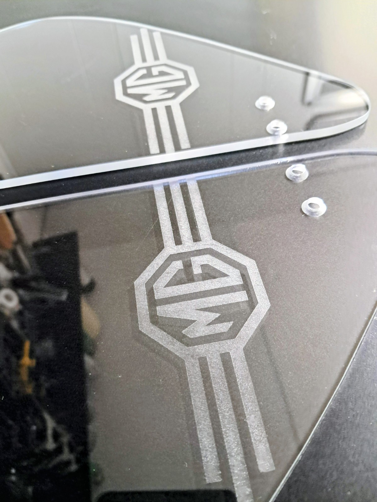 MG MGA 1955-1962 REPLACEMENT WIND WING SET *CLEAR* WITH ENGRAVED MG STRIPE LOGO