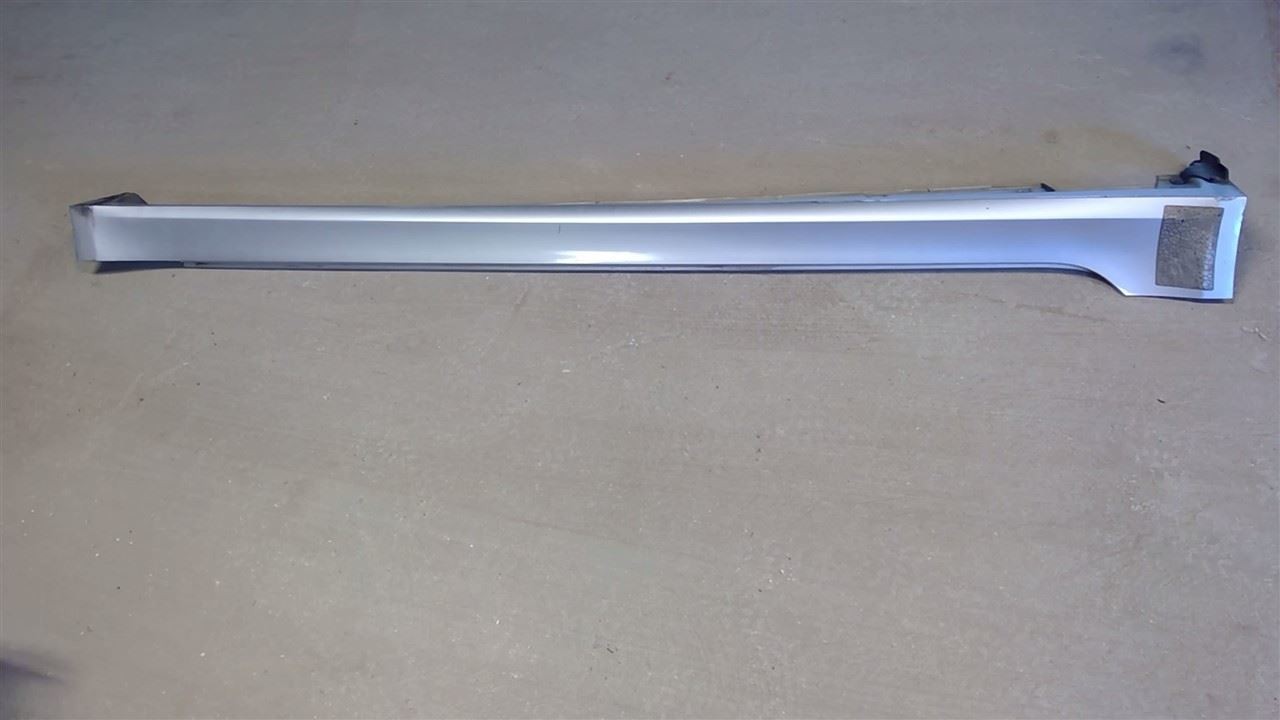 2014 14 Hyundai Genesis SDN Rocker Panel Moulding Passenger Right Silver 111107
