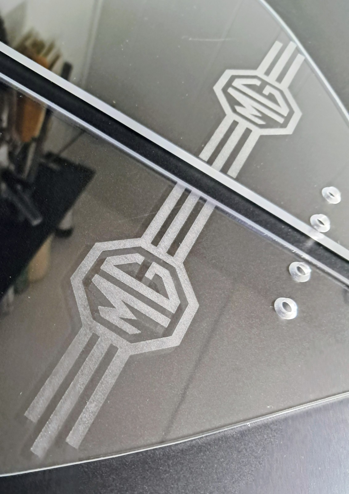 MG MGA 1955-1962 REPLACEMENT WIND WING SET *CLEAR* WITH ENGRAVED MG STRIPE LOGO