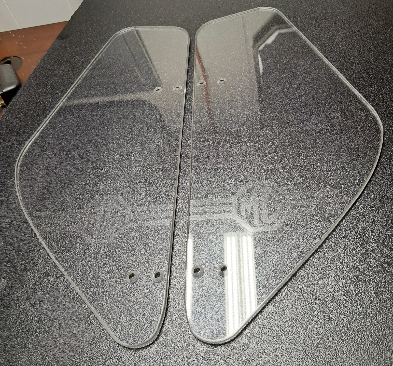 MG MGA 1955-1962 REPLACEMENT WIND WING SET *CLEAR* WITH ENGRAVED MG STRIPE LOGO