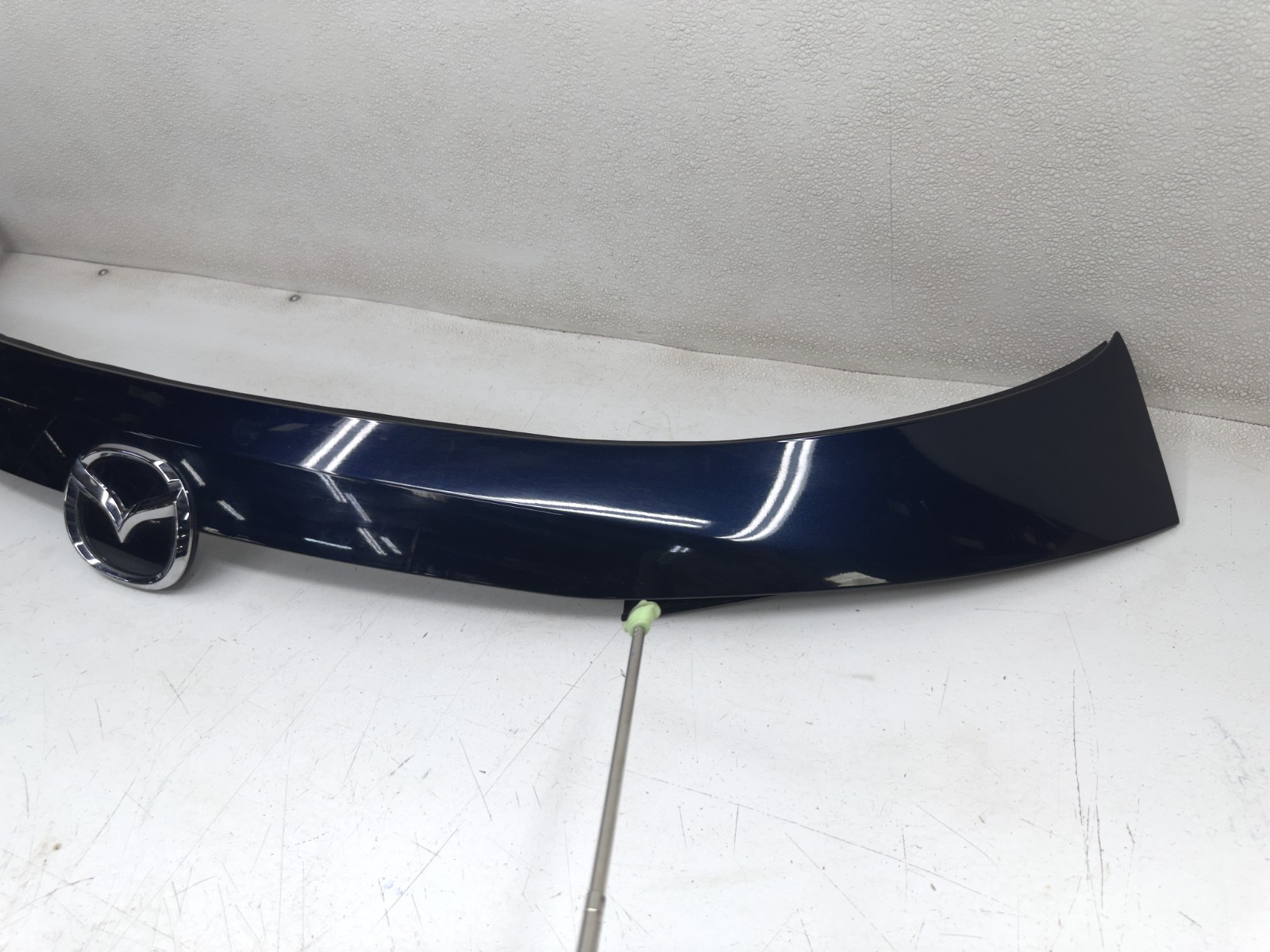 17-25 MAZDA CX-5 REAR TRUNK LID COVER MOLDING TRIM W/EMBLEM, OEM LOT3686
