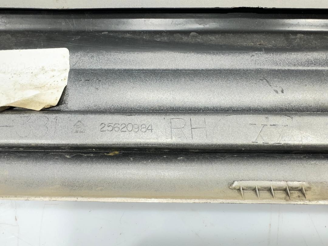 1995 PONTIAC BONNEVILLE RIGHT REAR DOOR MOLDING P/N 25620984 GENUINE OEM GM PART