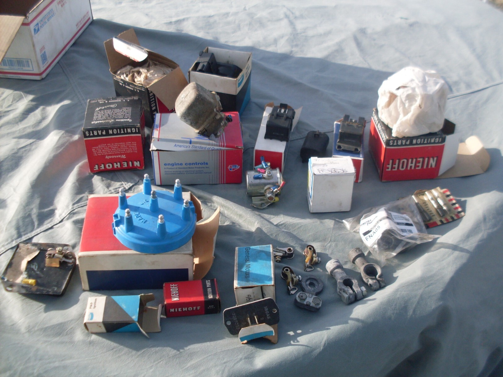 PARTS MOPAR FORD GM CHEVY YOU GET EVERTHING IN PHOTO LOOK CAR PARTS LOT