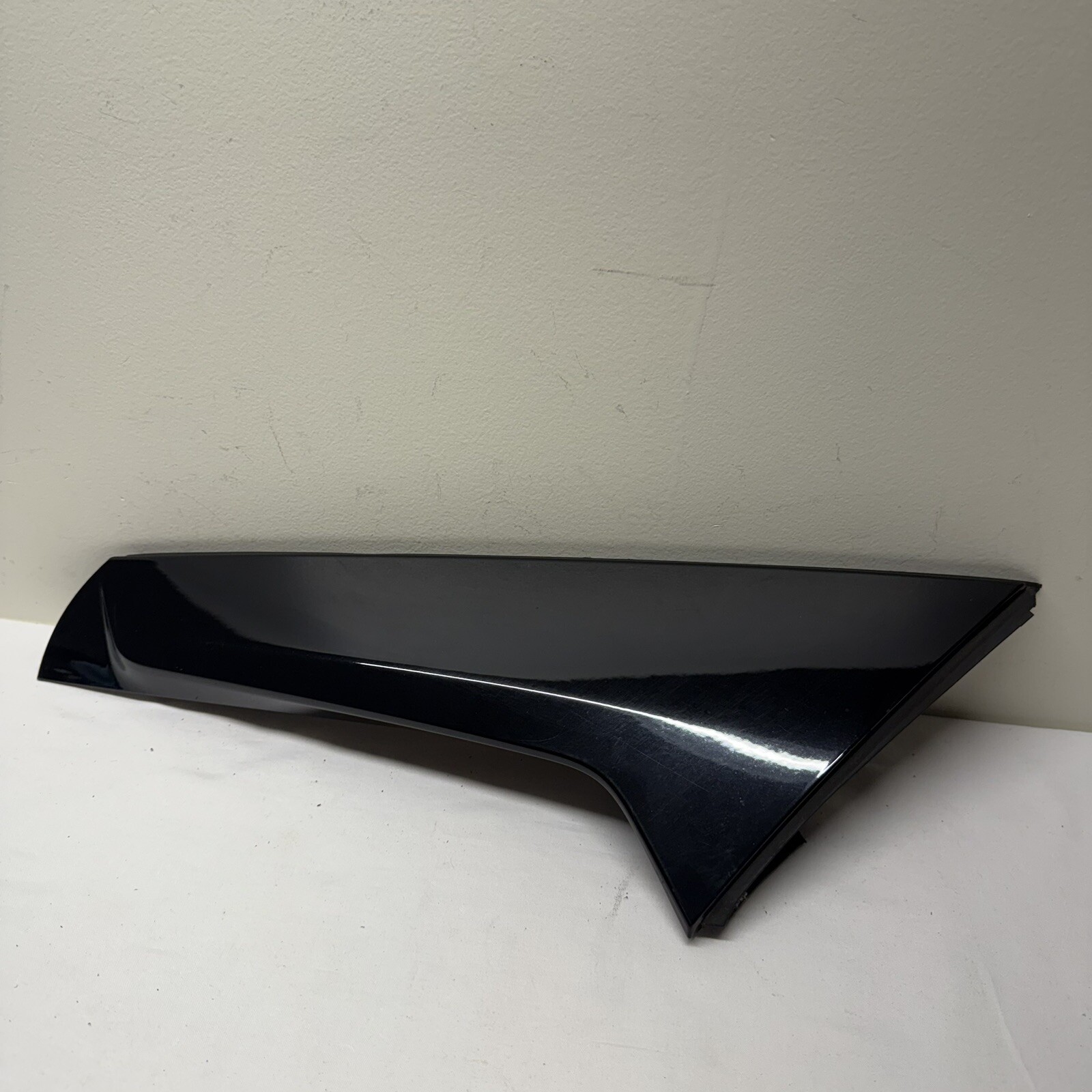 OEM 2018-2023 CHEVROLET EQUINOX REAR LEFT DOOR WINDOW REARWARD APPLIQUE MOLDING