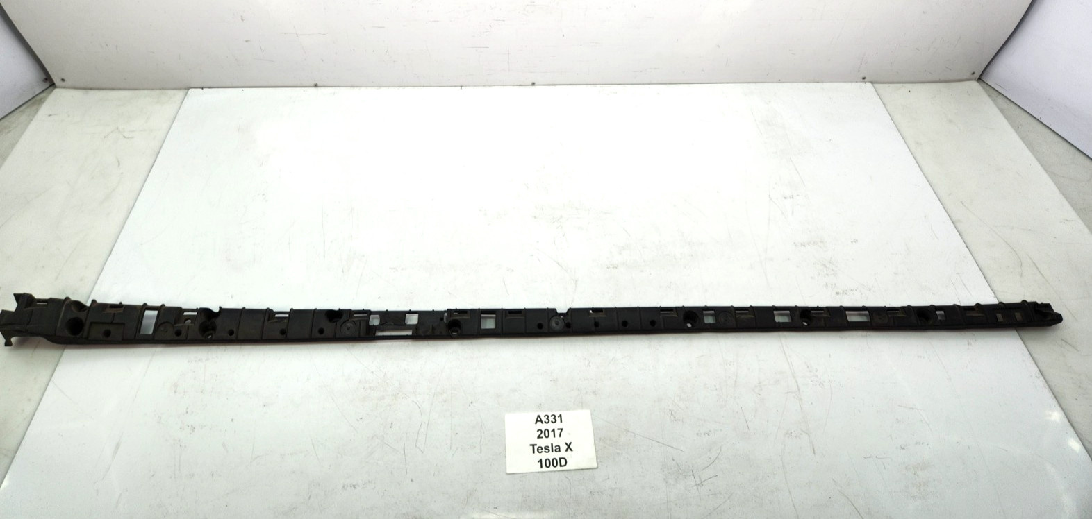 ✅16-23 OEM Tesla Model X Right Passenger Side Rocker Carrier Panel Trim Bracket