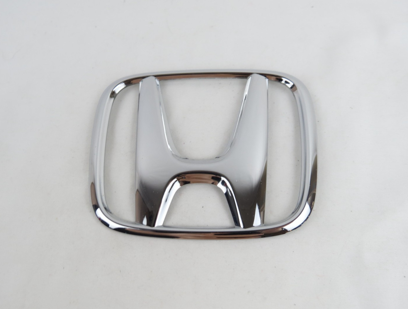 Genuine OEM! 2016-2021 Honda Civic Front Grille Emblem Badge Sign Symbol Logo
