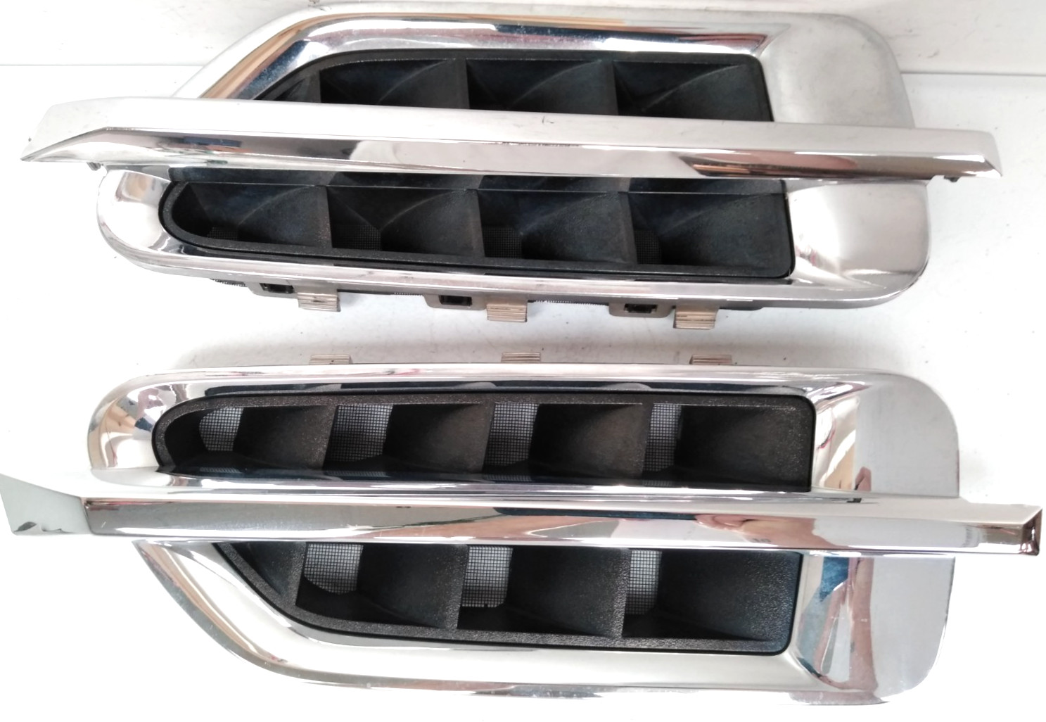 2007-2014 Cadillac Escalade Chrome Pair Front Fender Trim Vent Grille Grill E71
