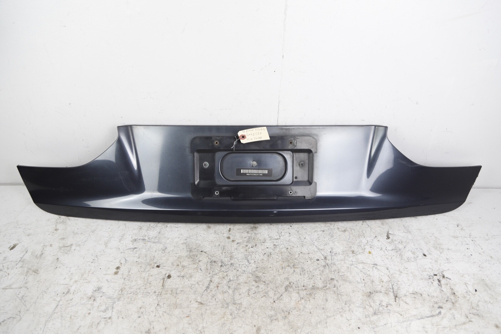 16-19 BMW 750 G12 TRUNK LID LICENSE PLATE PANEL TRIM FINISH COVER C27 OEM
