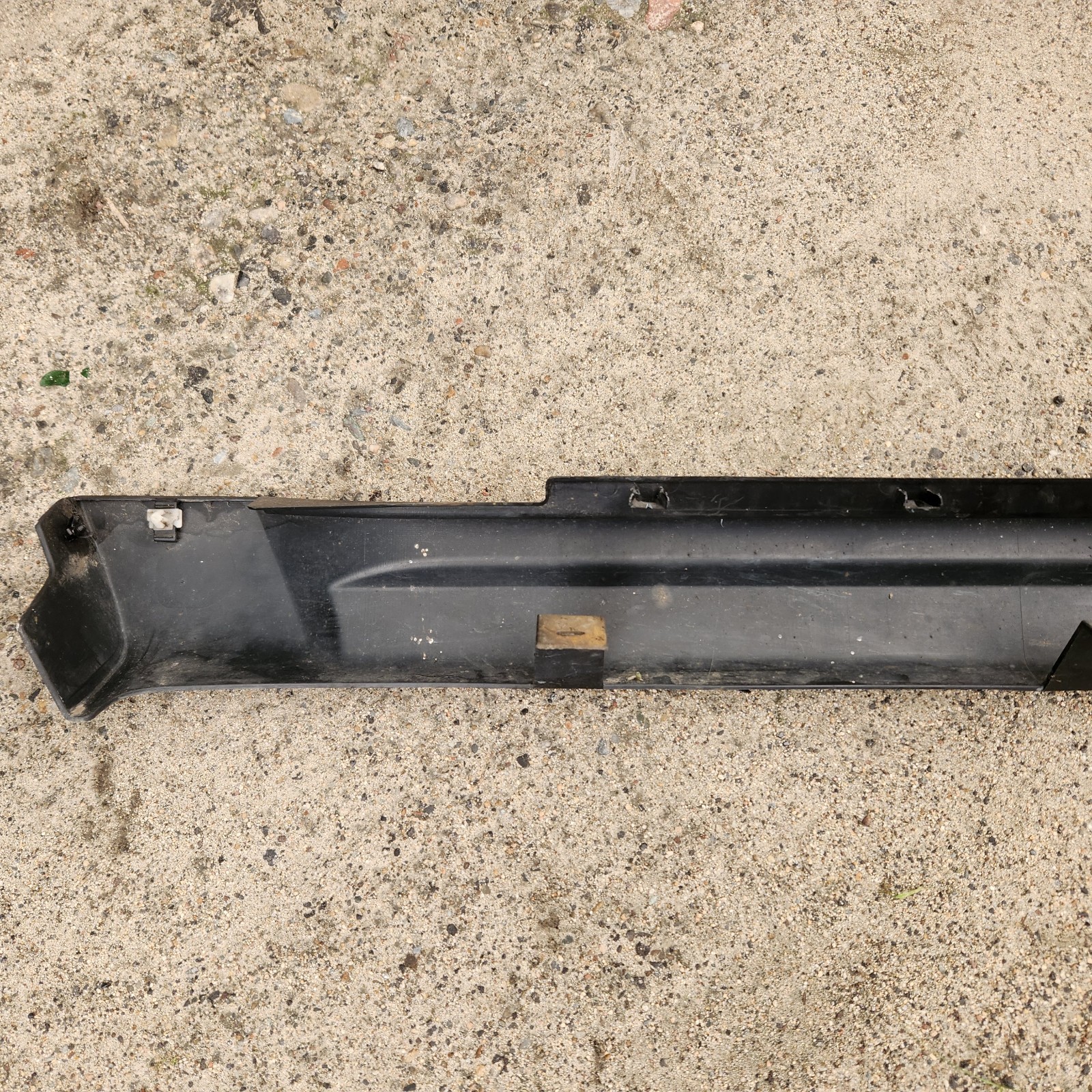 05- 07 Jeep Grand Cherokee Passenger Right Rocker Panel Trim Guard Plastic OEM