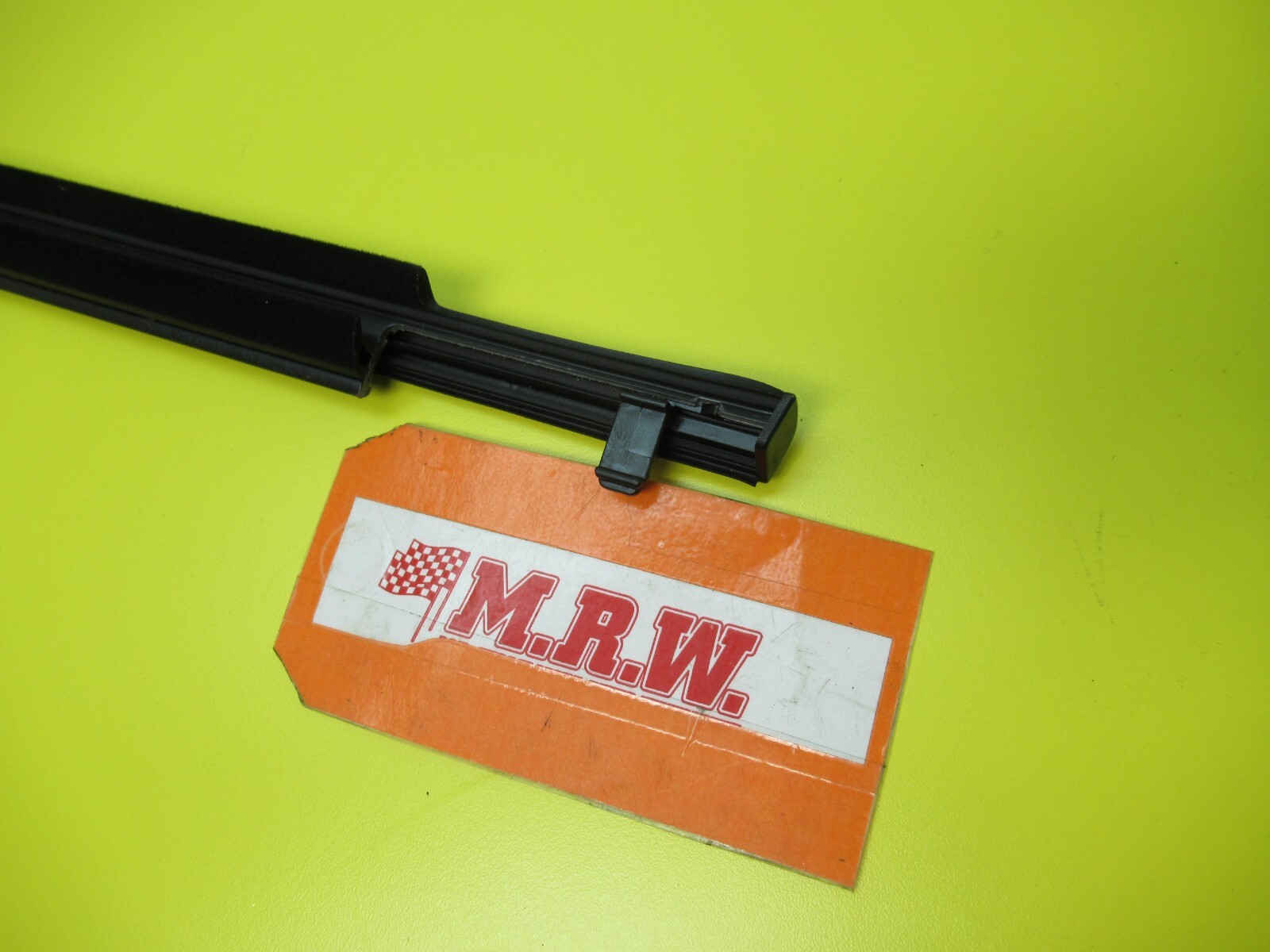 DOOR MOLDING GLASS WINDOW RUBBER SEAL Passenger SIDE FRONT CAR RF MATRIX 09-14