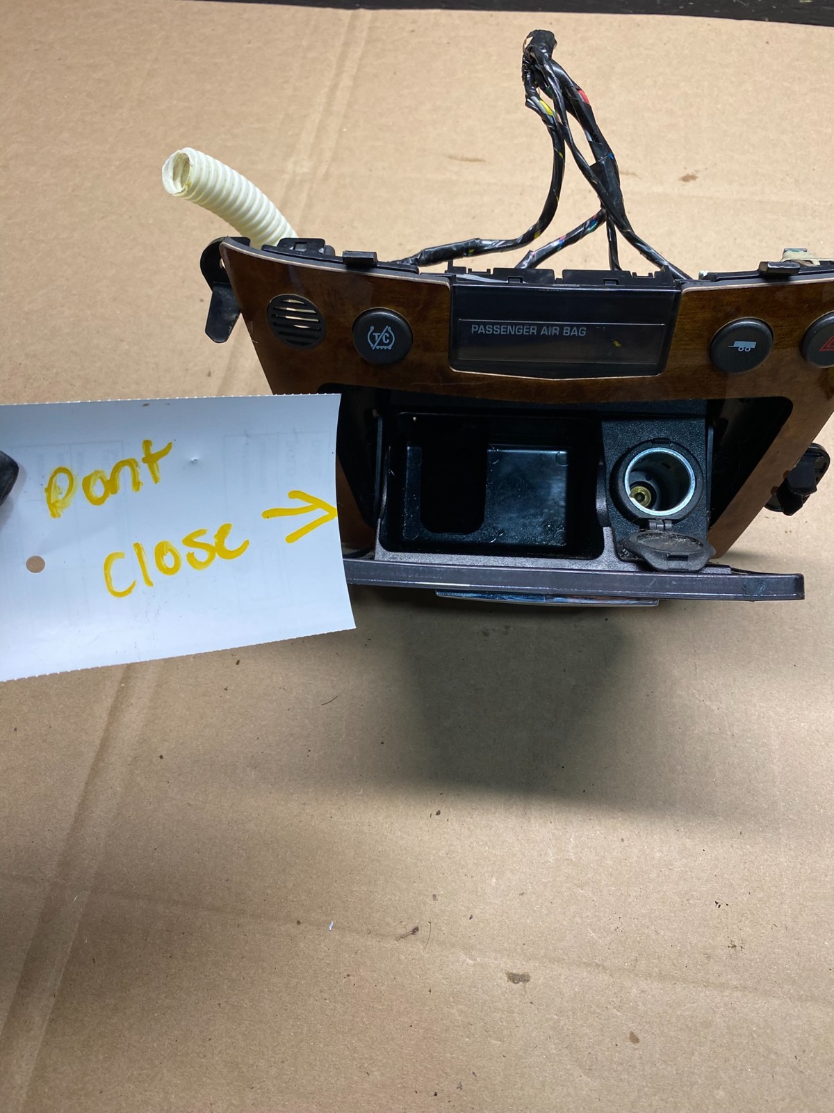 2007-2009 Cadillac SRX Ashtray Lighter Tray Compartment Center Console R8712 DG