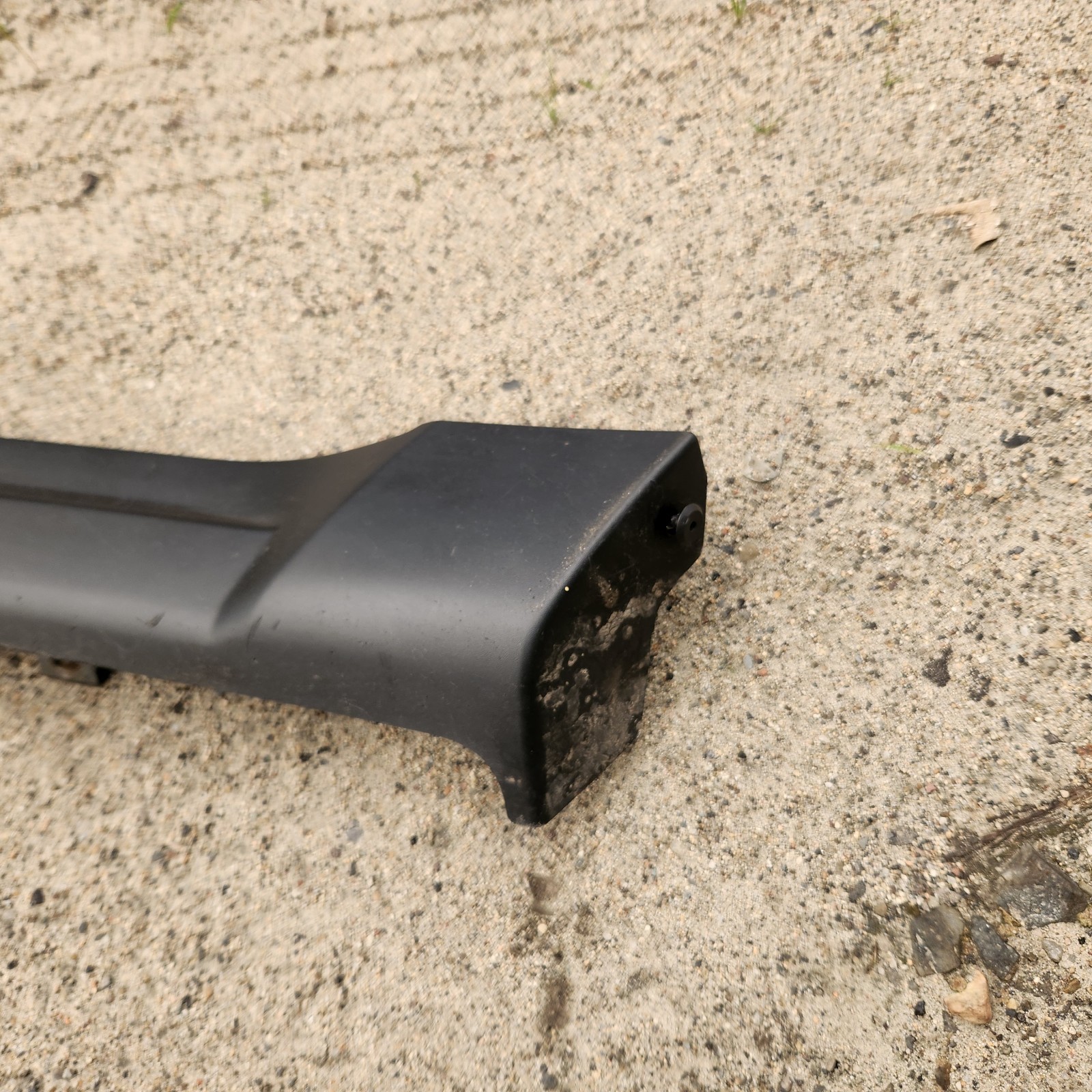 05- 07 Jeep Grand Cherokee Passenger Right Rocker Panel Trim Guard Plastic OEM