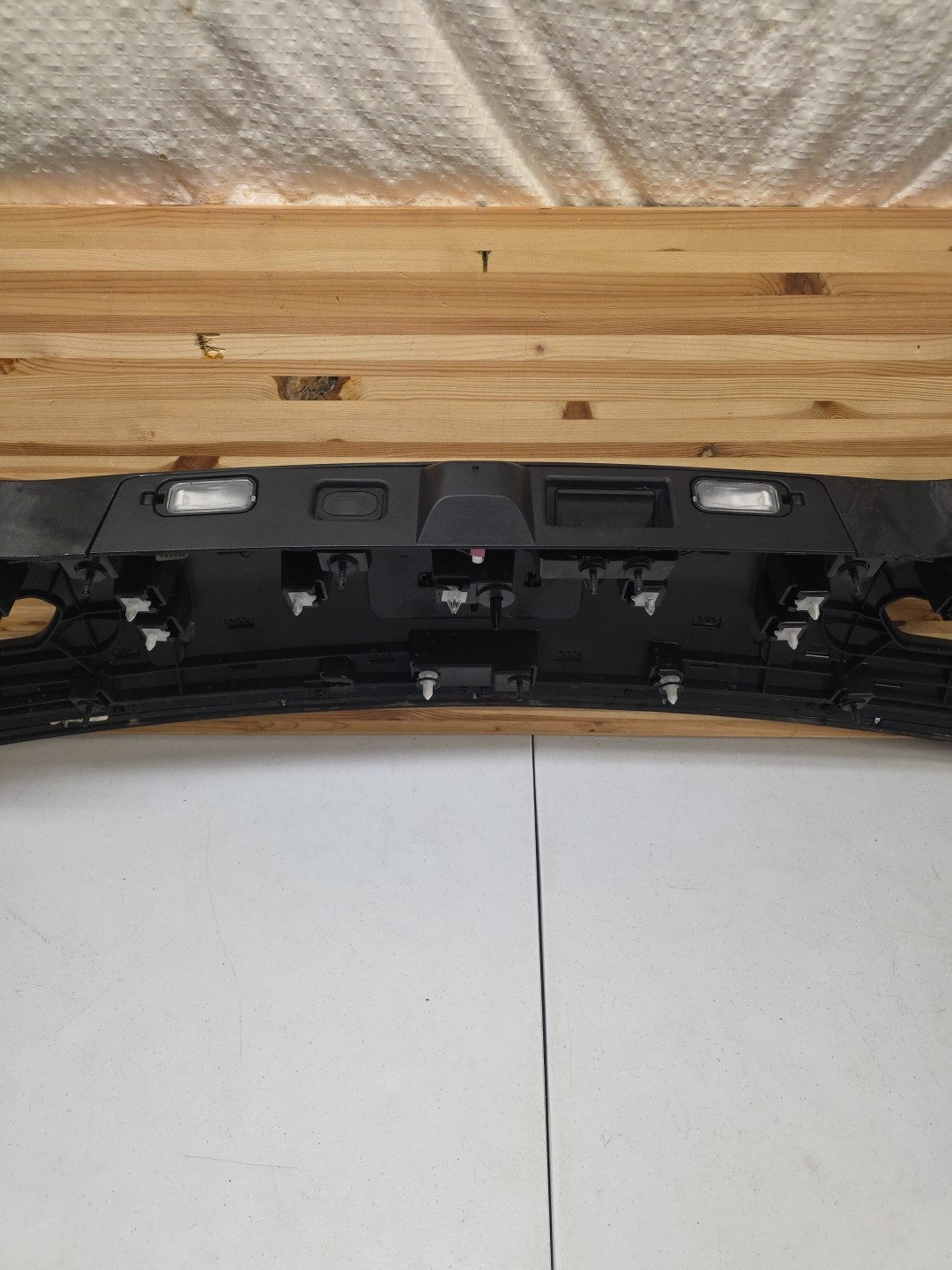 USED 2021-2024 JEEP CHEROKEE L TAILGATE MOLDING PANEL OEM ZBL51TRMAA