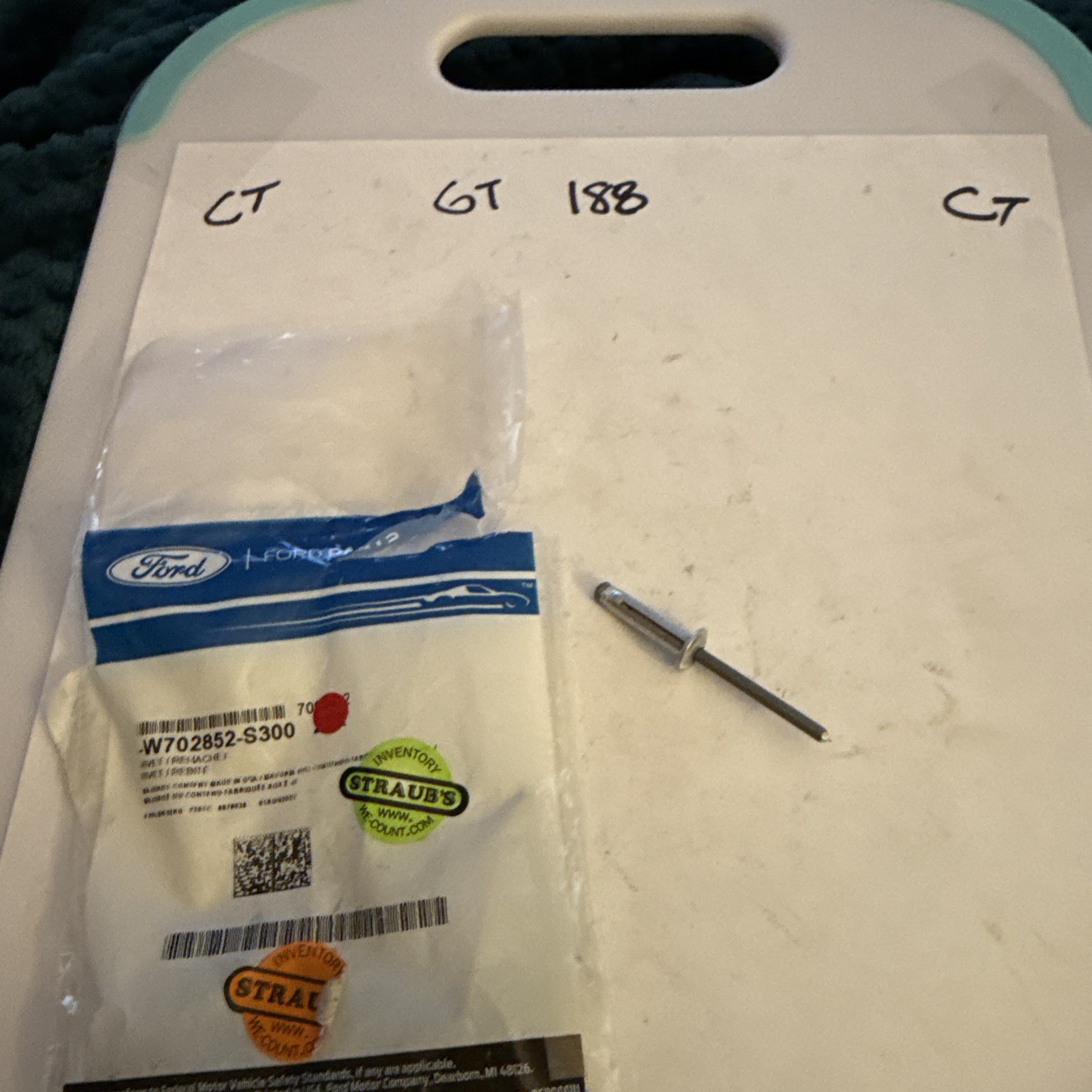 (1) Genuine Ford OE Rivet W702852-S300 Sold Individually