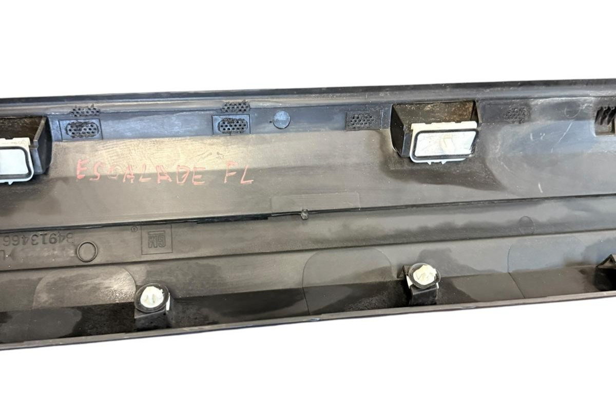 21-23 CADILLAC ESCALADE FRONT LEFT DRIVER SIDE ROCKER MOULDING TRIM BLACK OEM