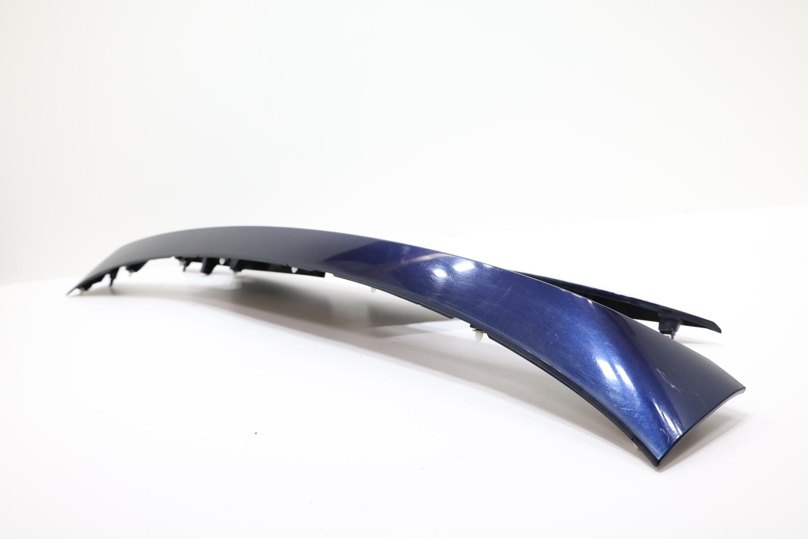 2022 – 2025 MITSUBISHI OUTLANDER REAR LIFTGATE MOLDING TRIM PANEL OEM BLUE_D14