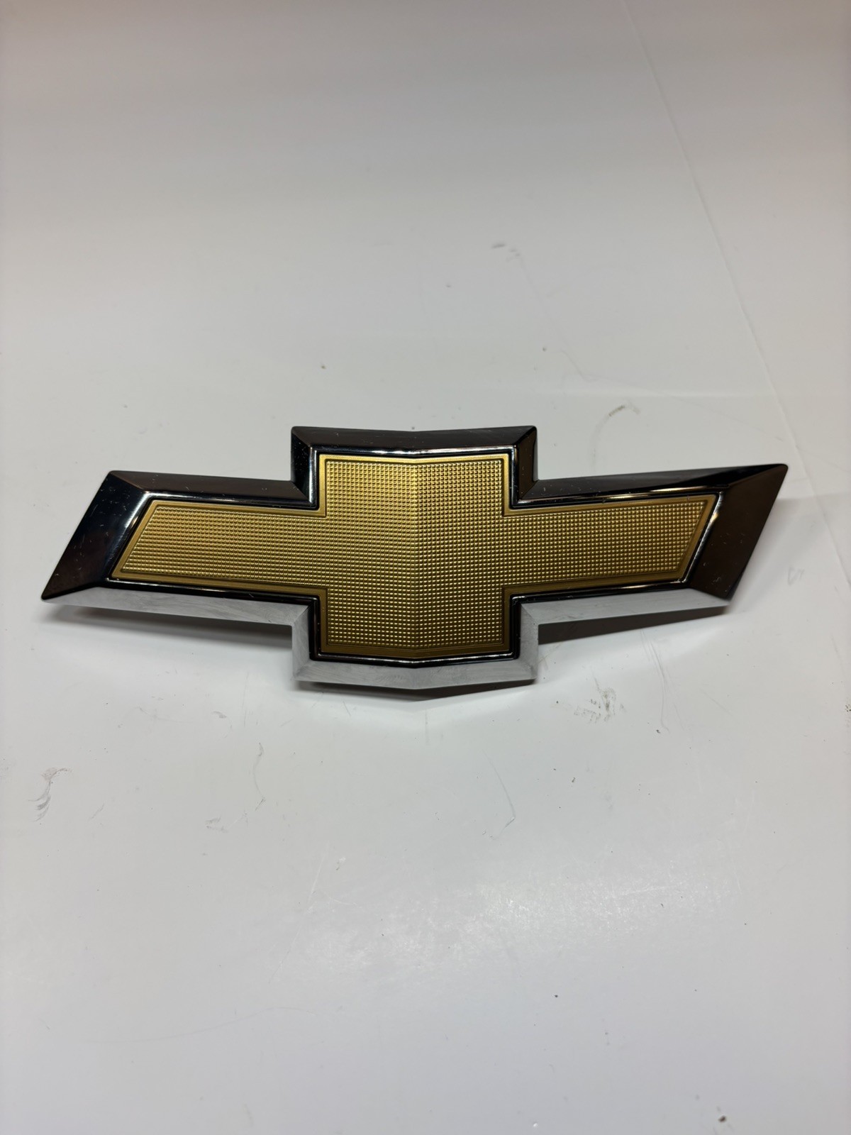 OEM NEW GM 2018-2024 Chevrolet Equinox Front Grille Bowtie Emblem Gold 23136671
