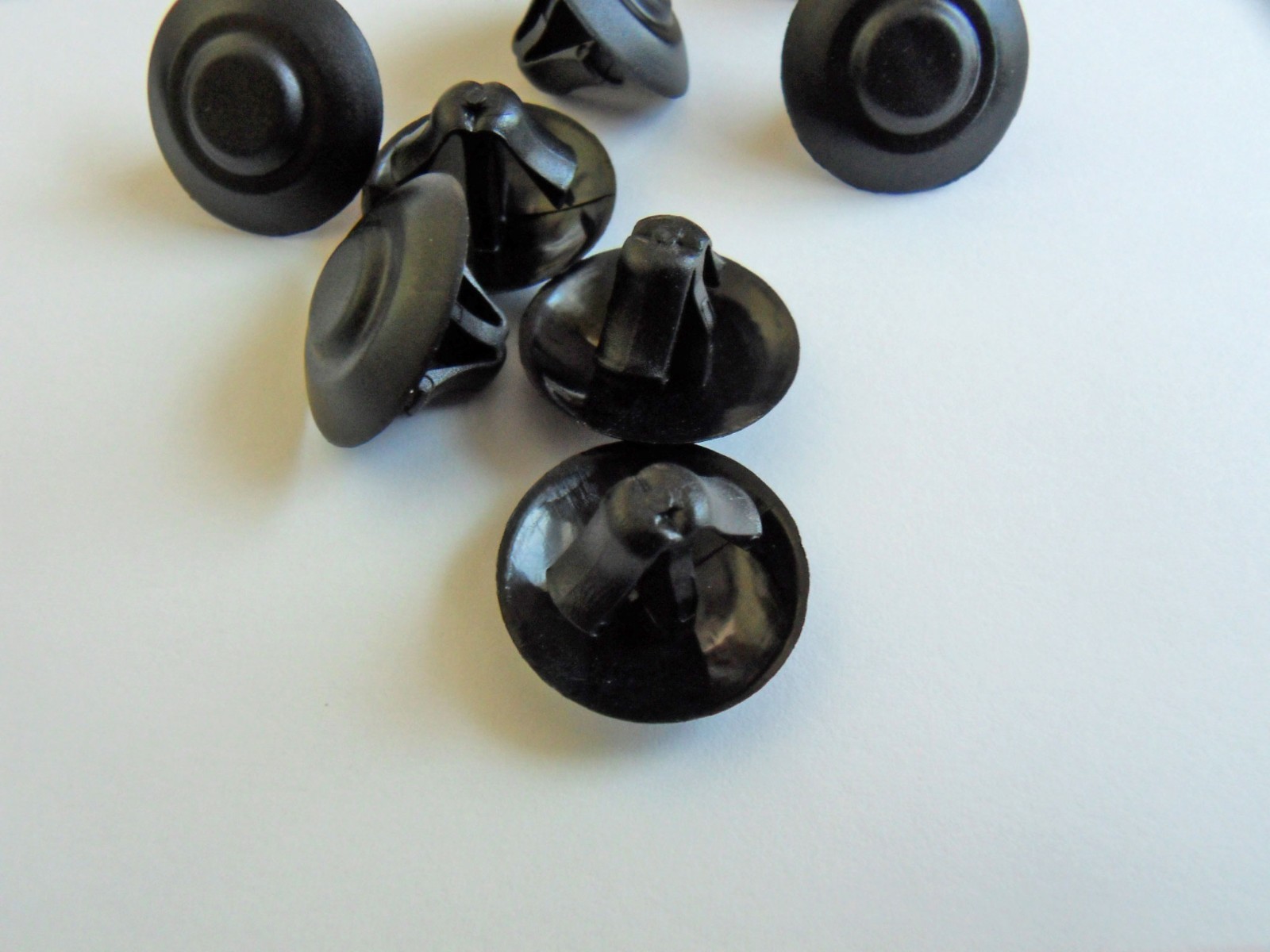 15 New 0019880325 Mercedes Hood Insulation Pad Clips Free US Shipping