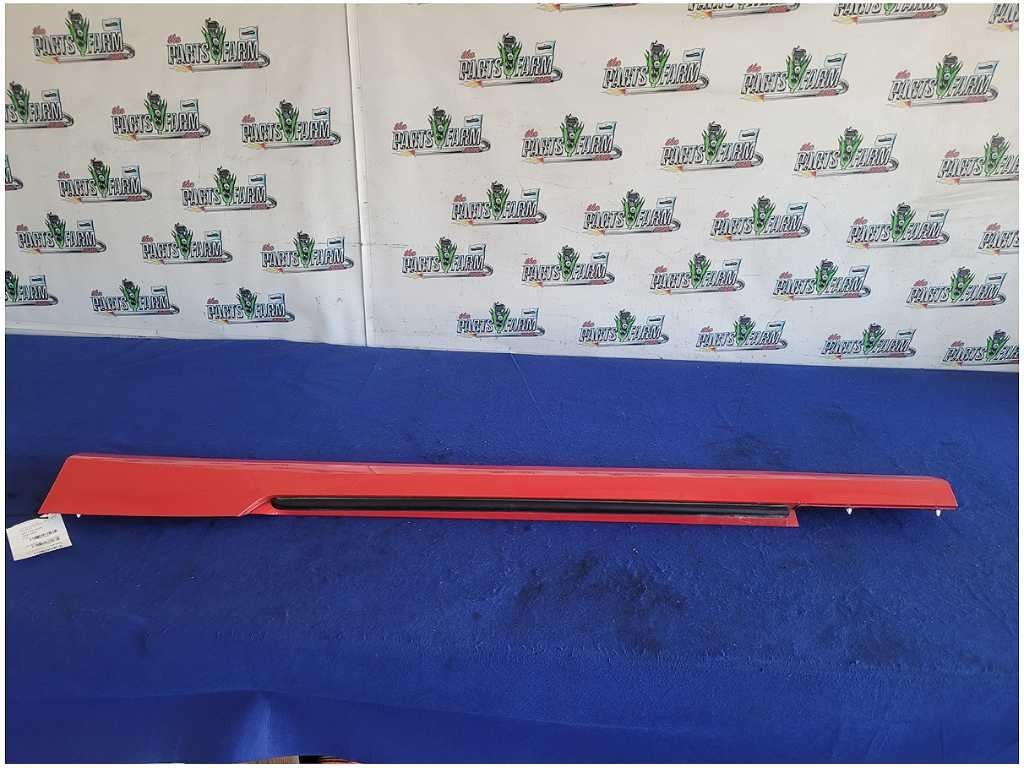 2010-2015 Chevrolet Camaro SS Driver Left Lower Rocker Panel Molding 2882