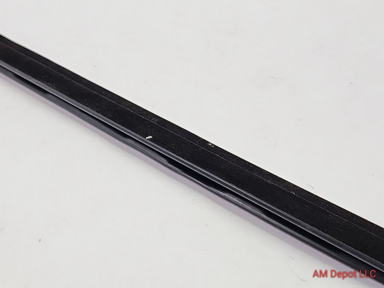 2009 BMW 135i 128i E82 E88 E81 Right Door Interior Window Channel Seal 7164940