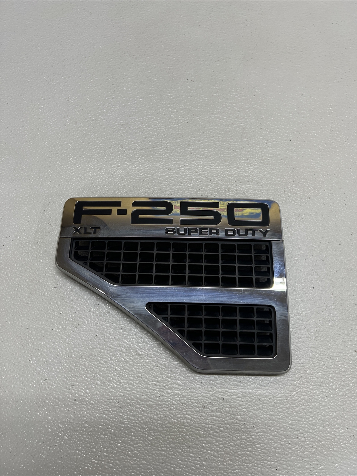 08-10 Ford F-250 Super Duty XLT Driver Side Emblem Badge OEM 8C34-25000A72-A