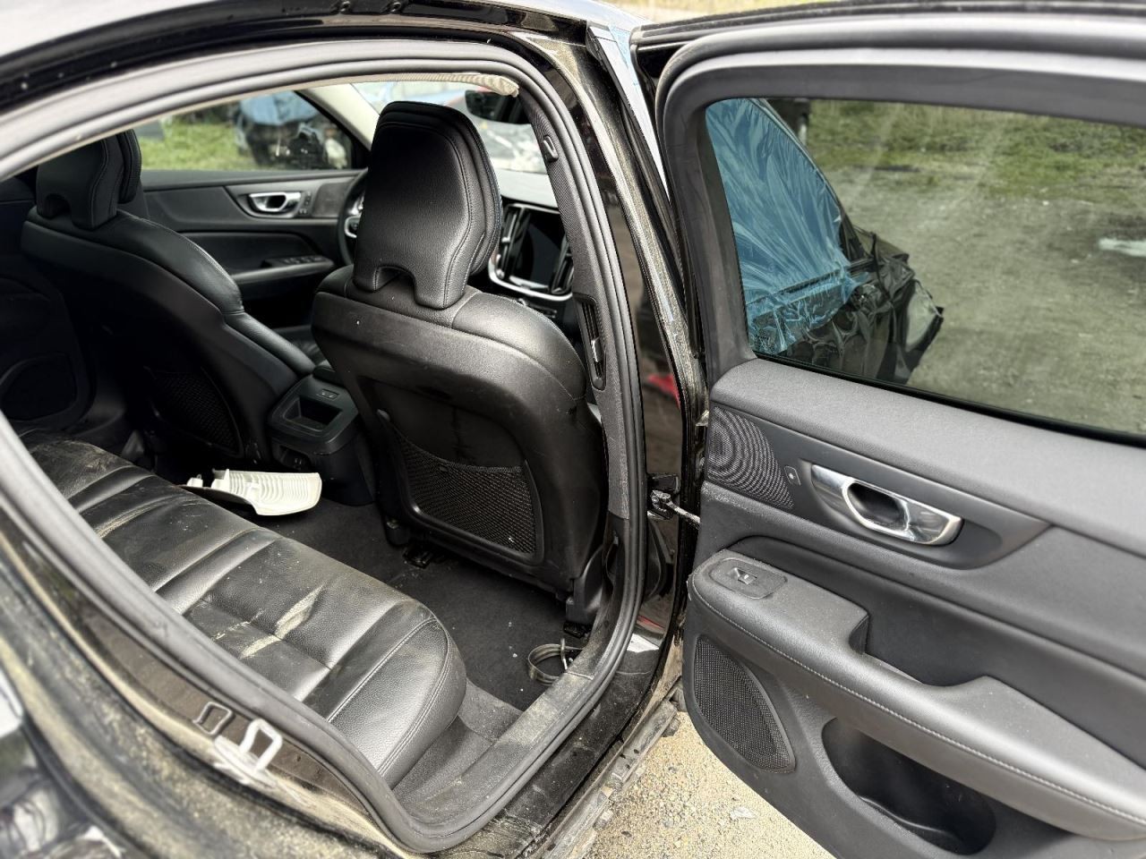 2019-2023 Volvo S60 Right Passenger Side Rocker With Post Black