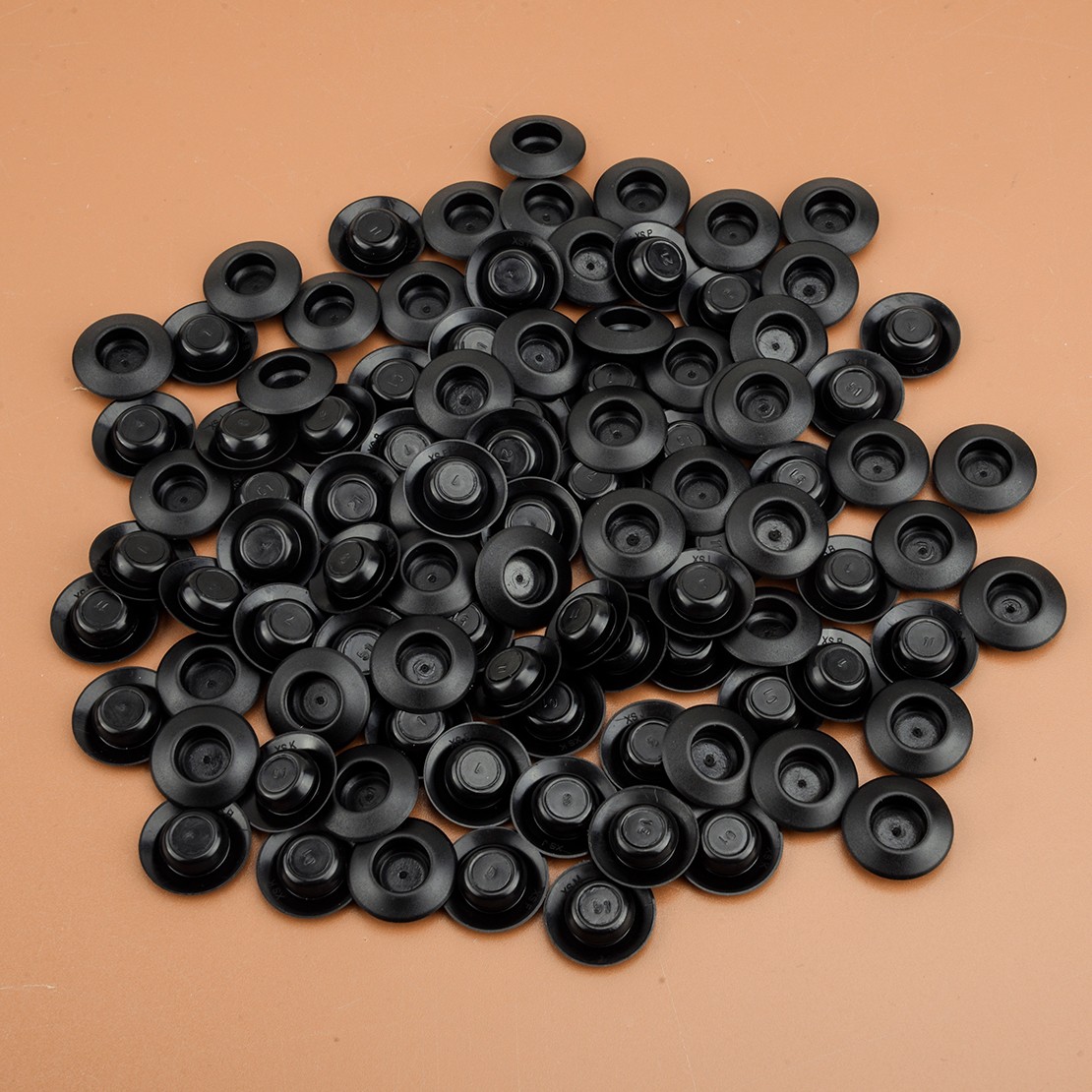 100pcs Black 1/2″ Hole Flush Mount Plastic Body & Sheet Metal Plug Button