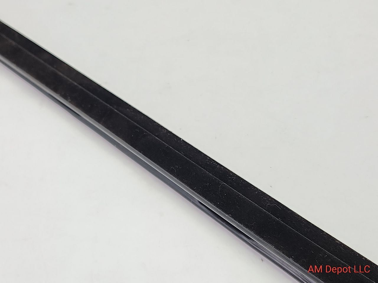 2009 BMW 135i 128i E82 E88 E81 Right Door Interior Window Channel Seal 7164940