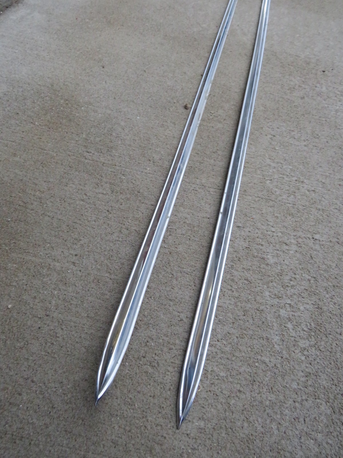 1962 62 Oldsmobile Dynamic 88 Front Fender Spears Molding Rh & Lh ~ Original
