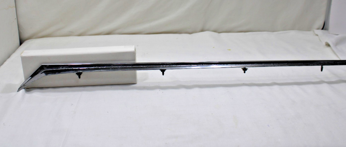 1967 BUICK SKYLARK FRONT CENTER HOOD SPEAR ORNAMENT