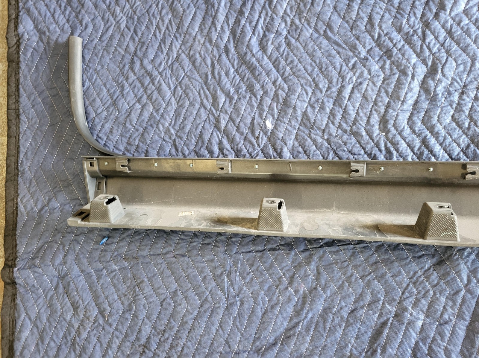 2013-2022 Buick Encore Left Driver Rocker Panel Skirt Molding OEM 95159928