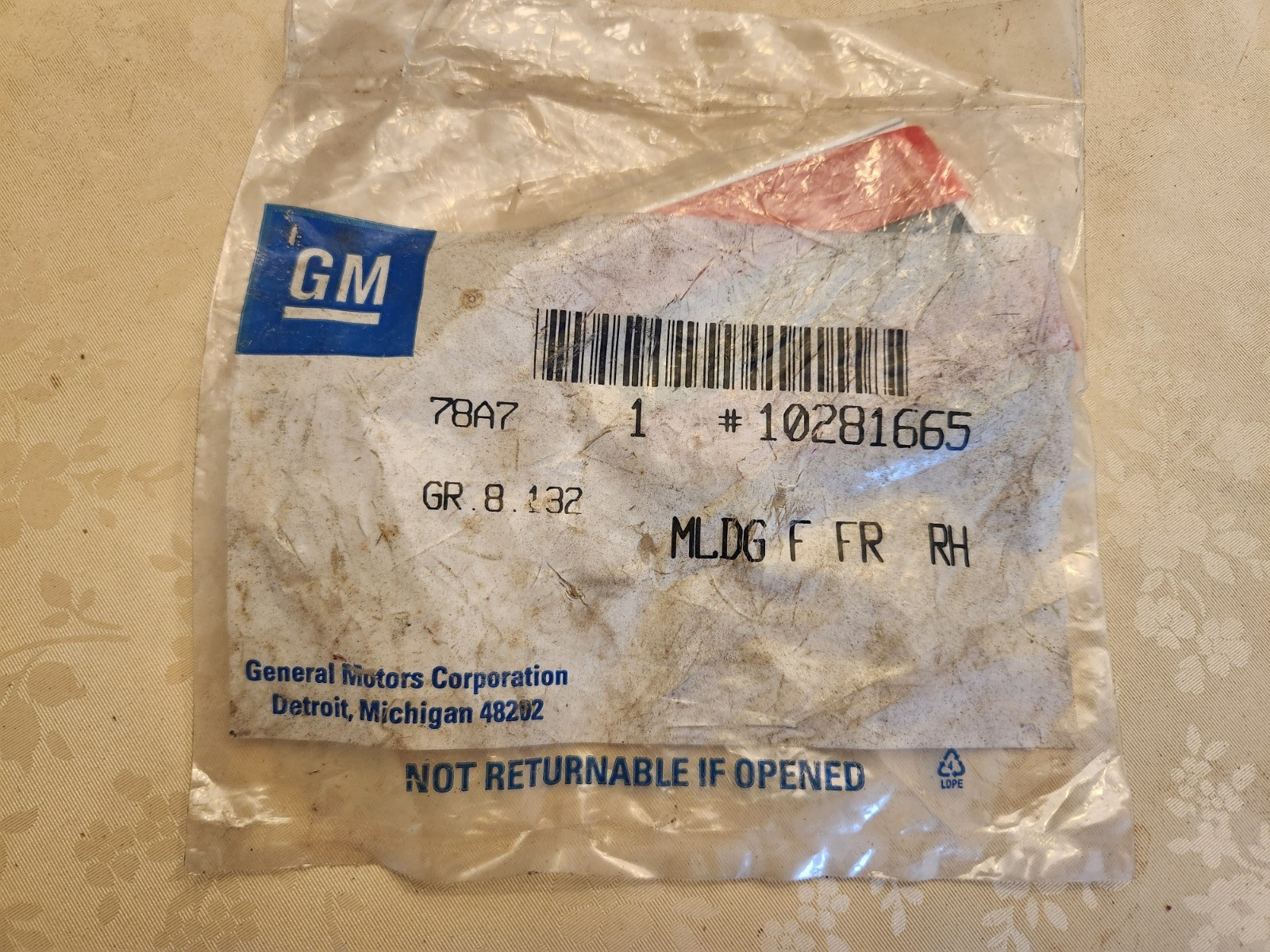 NEW GM 10281665 Molding – Front RH Upper Fender White/With Chrome OEM FREE Ship