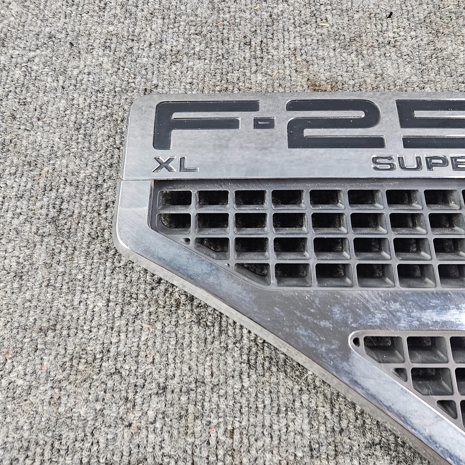 2008-2010 Ford F250 Super Duty XL Driver Fender Emblem Badge Grille Trim OEM