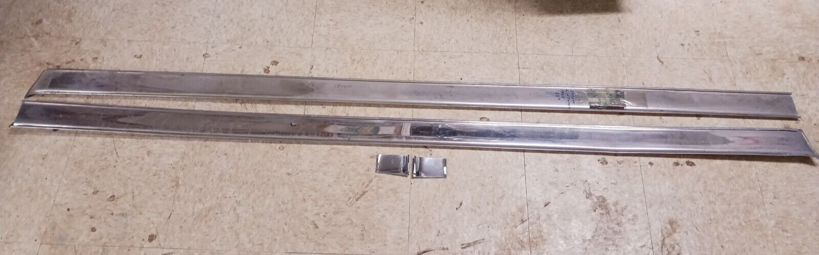 New OEM GM Rocker Trim Set w/ 2 End Caps 9 Mounts 1964 Oldsmobile 88 (TB24)