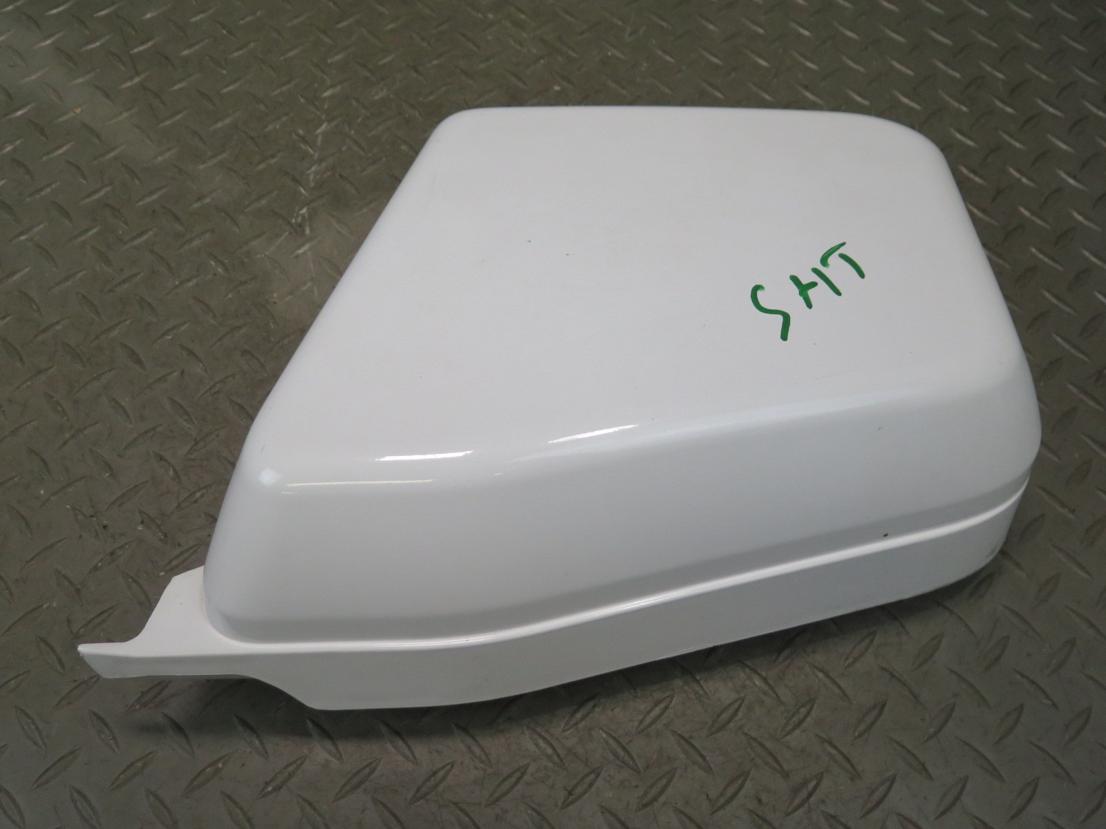 2003-2009 HUMMER H2 FRONT COWL VENT PANEL END CAP COVER MOLDING SET OF 2
