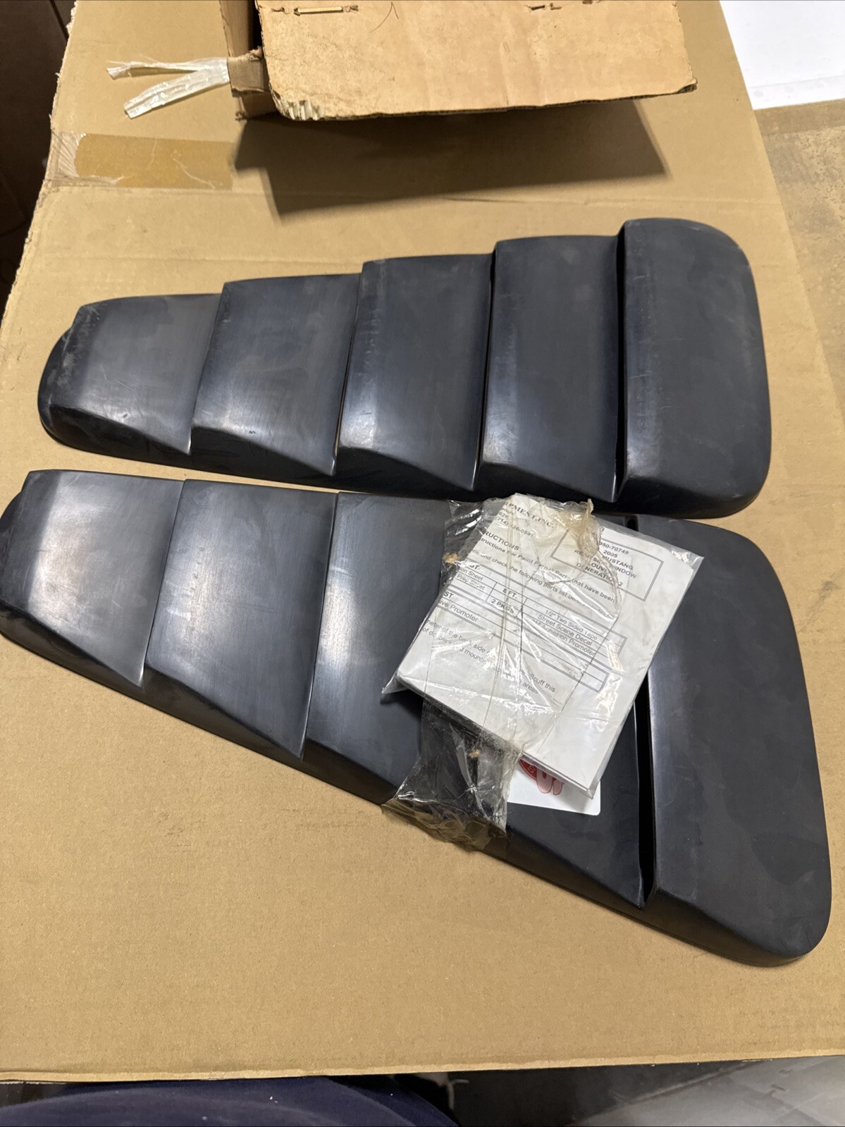 Street Scene Rear Side Window Louvers 950-70749 Right And Left For Ford Mustang