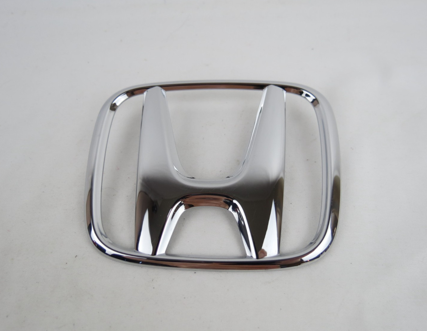 Genuine OEM! 2016-2021 Honda Civic Front Grille Emblem Badge Sign Symbol Logo